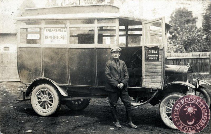 1930 - a fürdő vendégeit szállító busz