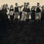 Tánccsoport a Maros partján 1944
