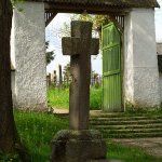 kereszt-a-templomkertben